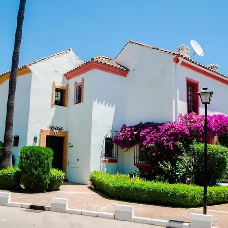 Villas At Pueblo Guadalmina 펜션